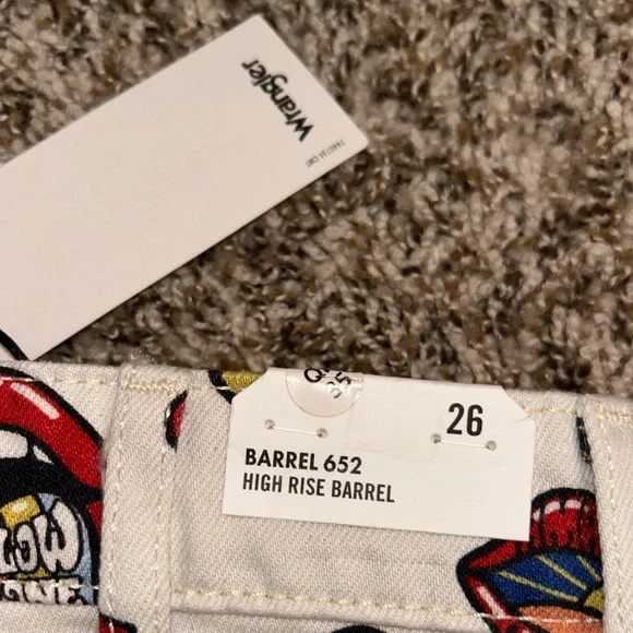 Wrangler White Jeans with Red and Blue Lip Print - Picture 4 of 4